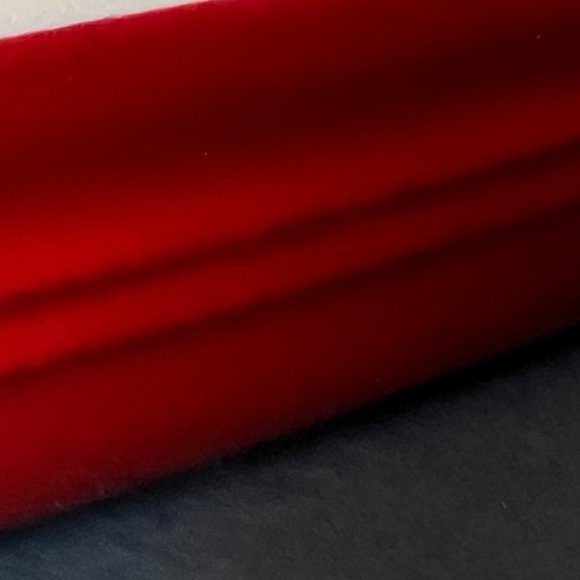 LE CREUSET Small Rectangular Baking Dish in Popular Cerise Color - Picture 2 of 7